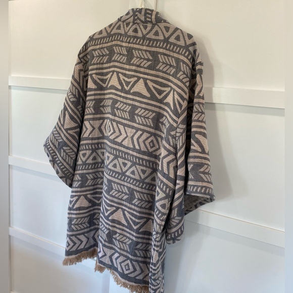 Begonville Cotton Shrug - Picture 11 of 11